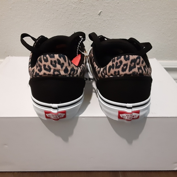 Vans - Picture 3 of 4